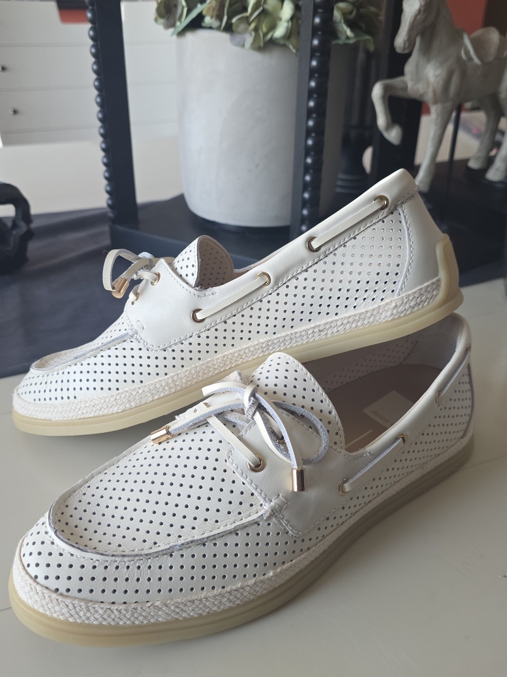 Dolce Vita 8.5 White Perforated Leather Boat Shoes